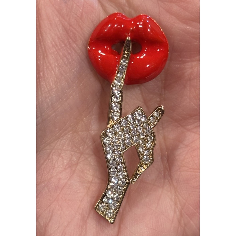 Hand Brooch Enamel Red Lips Rhinestone Fashion Pin Gold Tone Women Jewelry